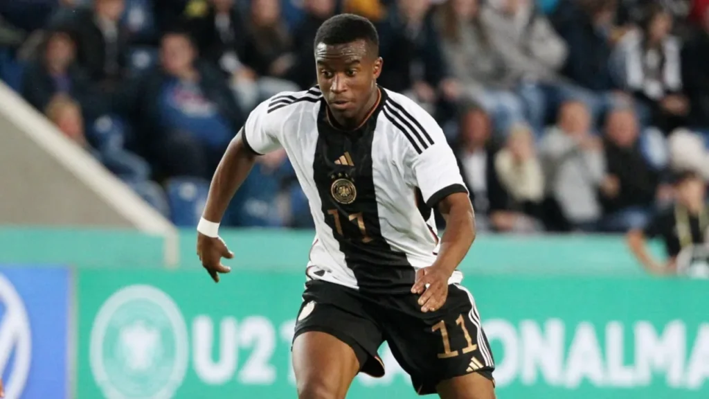 Youssoufa Moukoko (Đức) – 18 tuổi 3 ngày