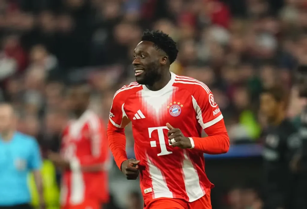 sự trở lại của Alphonso Davies là cú hích cực kỳ quan trọng