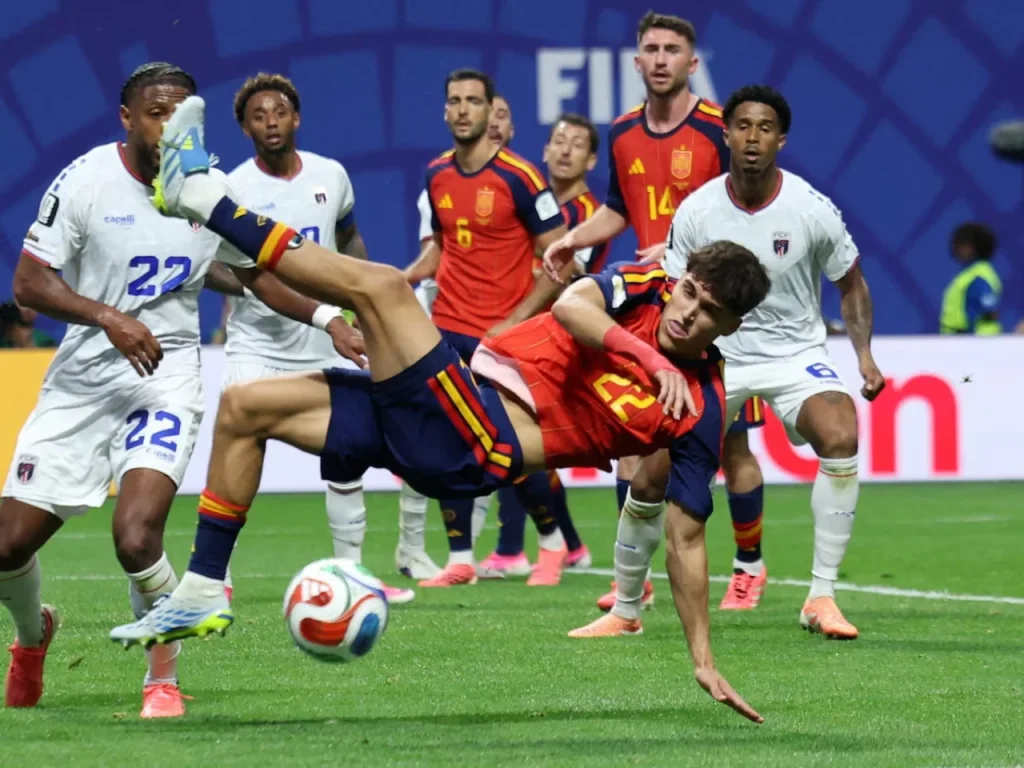 Tây Ban Nha bế tắc hoàn toàn khi không thể một lần làm rung mảnh lưới Cabo Verde. Ảnh: FIFA