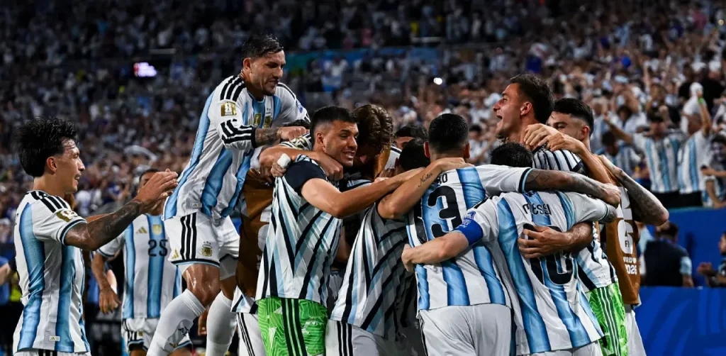 Argentina chiến thắng nhọc nhằn 3-2 trước Cabo Verde, tiếp tục hành trình bảo vệ ngôi vương. Ảnh: FIFA